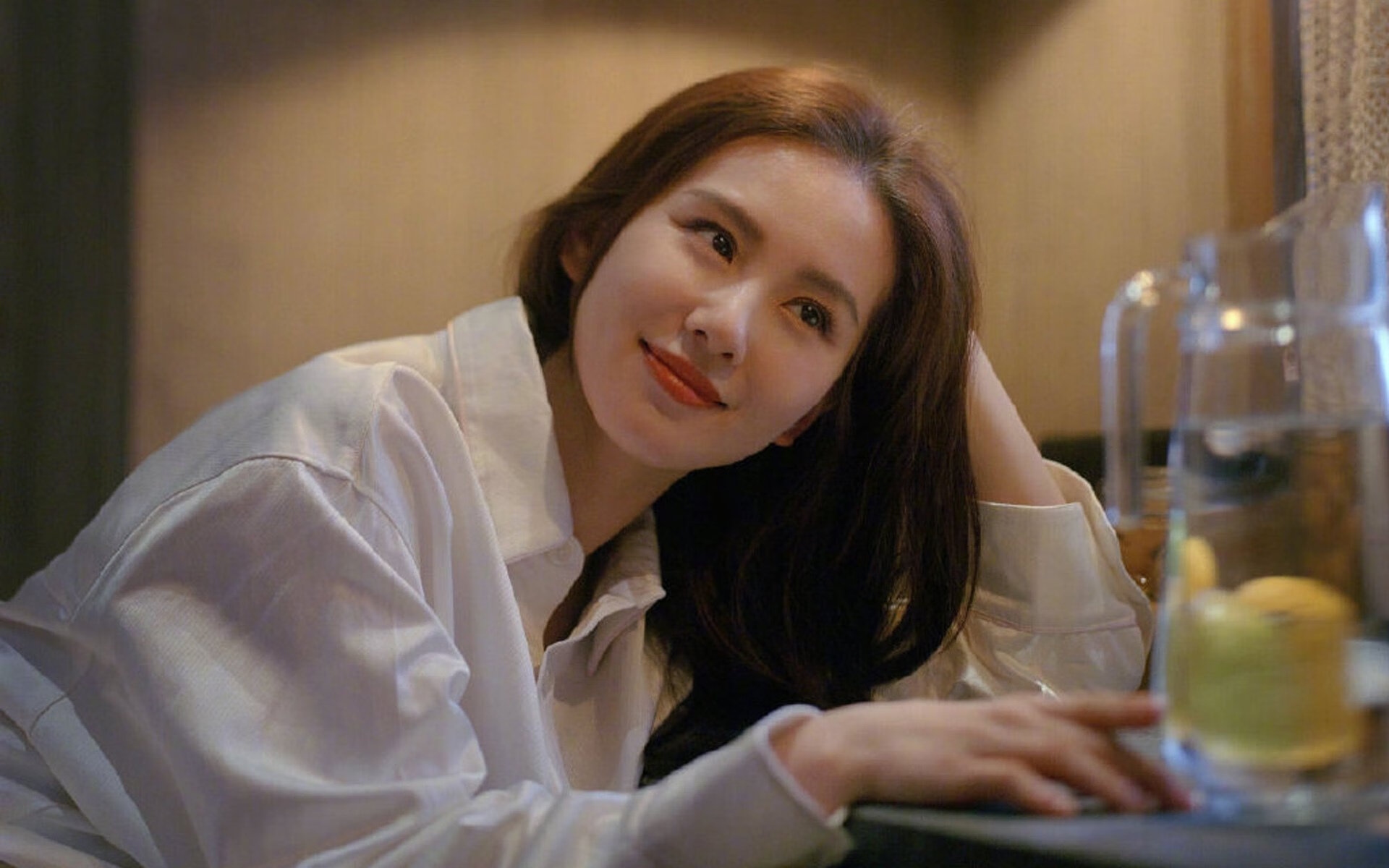 爱游戏 电竞-《比赛现场：观众热情点燃整个舞台》，观众在比赛现场用英语怎么说